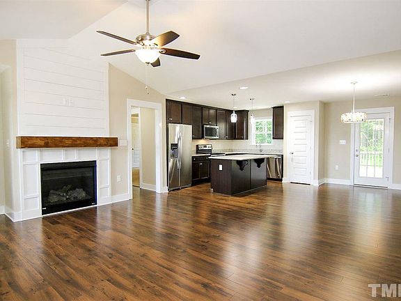 4th image of 178 Showboat Dr