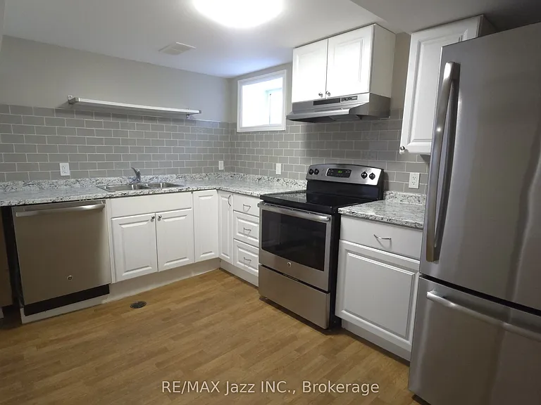 127 Lupin Dr #BASEMENT — Photo 8