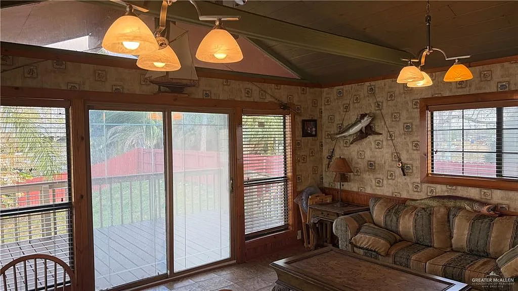 1 bed, 1.0 bath, 1152 sqft, $1,300 — Photo 4