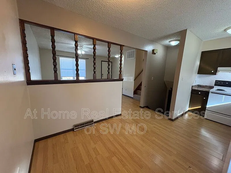 2 bed, 1.0 bath, 900 sqft, $950 — Photo 4