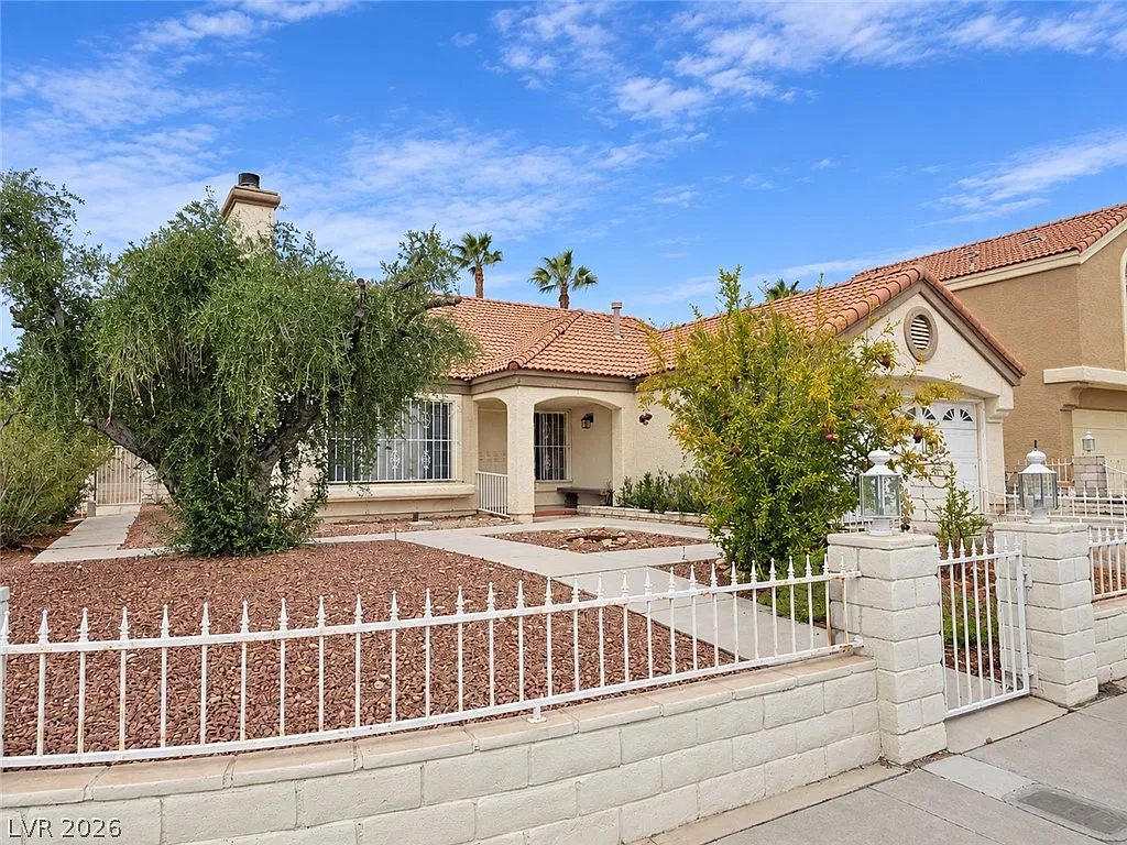 4 bed, 2.0 bath, 1528 sqft, $2,195 — Photo 2