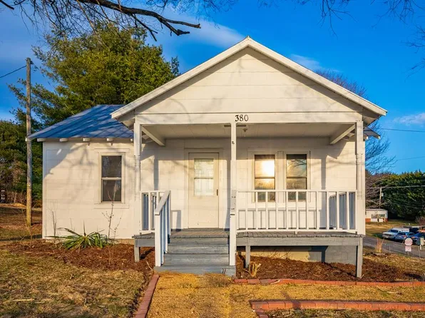 380 S Petunia Rd, Wytheville, VA 24382