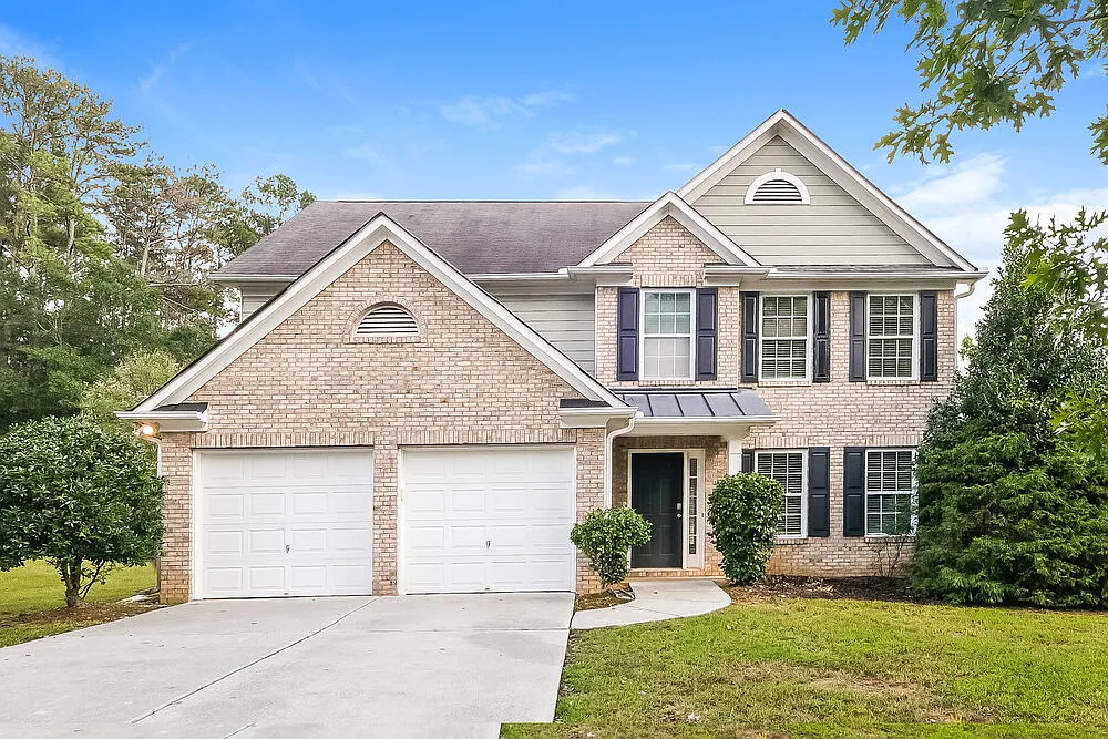3 bed, 2.0 bath, 2066 sqft, $2,215 — Photo 1