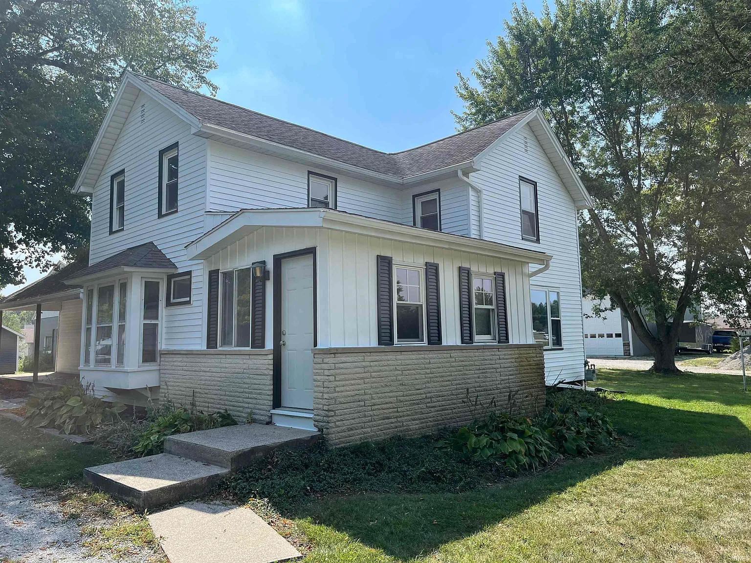 4 bed, 2.5 bath, 2075 sqft, $1,800 — Photo 1