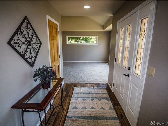 4th image of 3120 41st Way SE