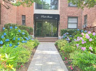 16 Stoner Ave APT 1G, Great Neck, NY 11021