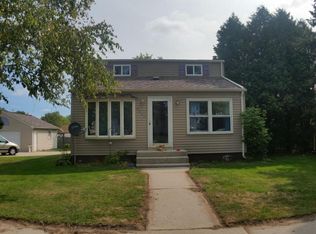 1401 S 37th St, Manitowoc, WI 54220