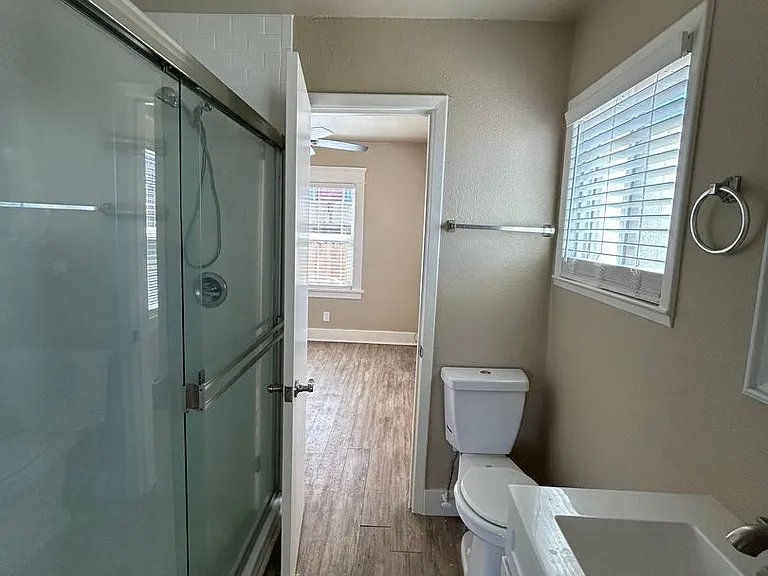 114 De Force Ave — Photo 6
