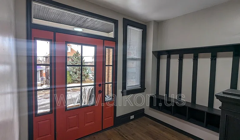 916 Deely St — Photo 2