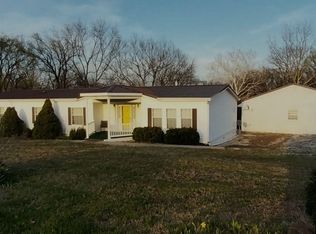 715 N High St, Stockton, MO 65785