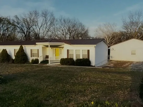 715 N High St, Stockton, MO 65785