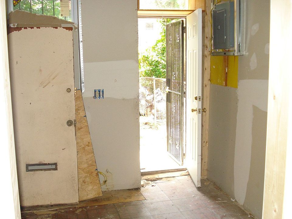 2nd image of 1910 Etting St