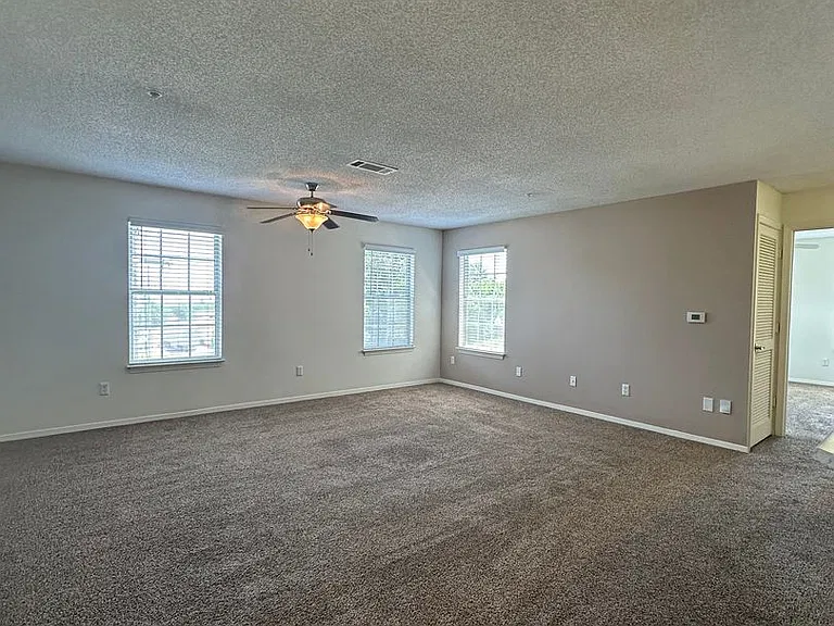 Hamilton at Turman Farms Apartments — Photo 42