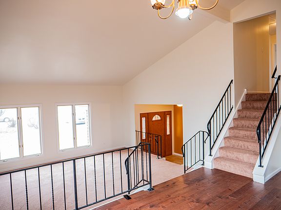 3rd image of 1093 Stirling Ave