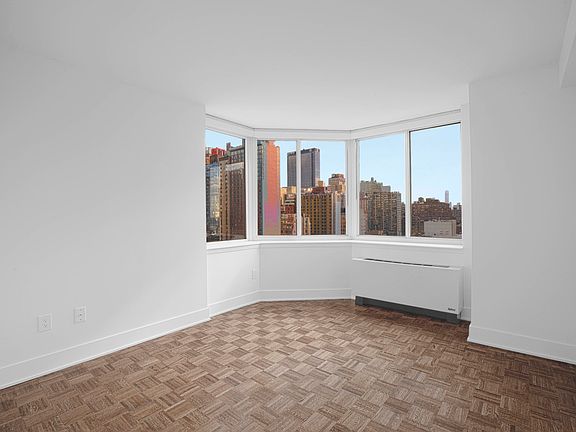 4th image of 420 W 42nd St APT 17B