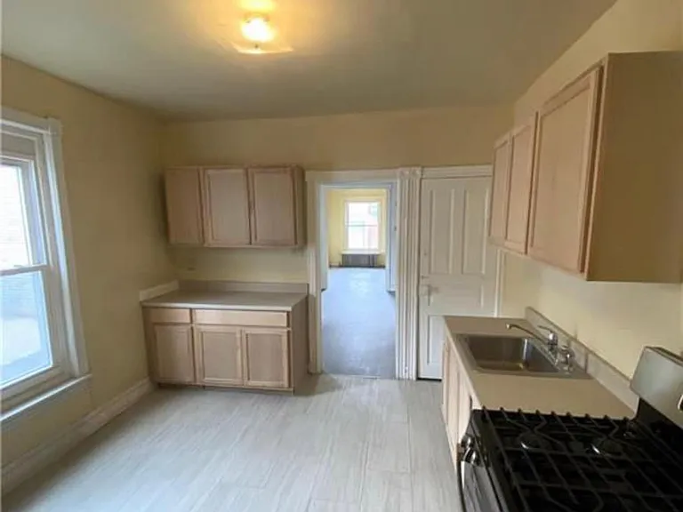 711 N Fountain St — Photo 10
