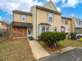 14 Presidential Dr, Sicklerville, NJ 08081