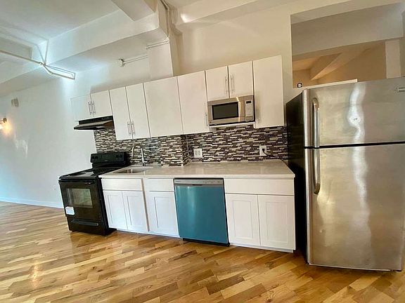 3rd image of 29-28 41st Ave #806