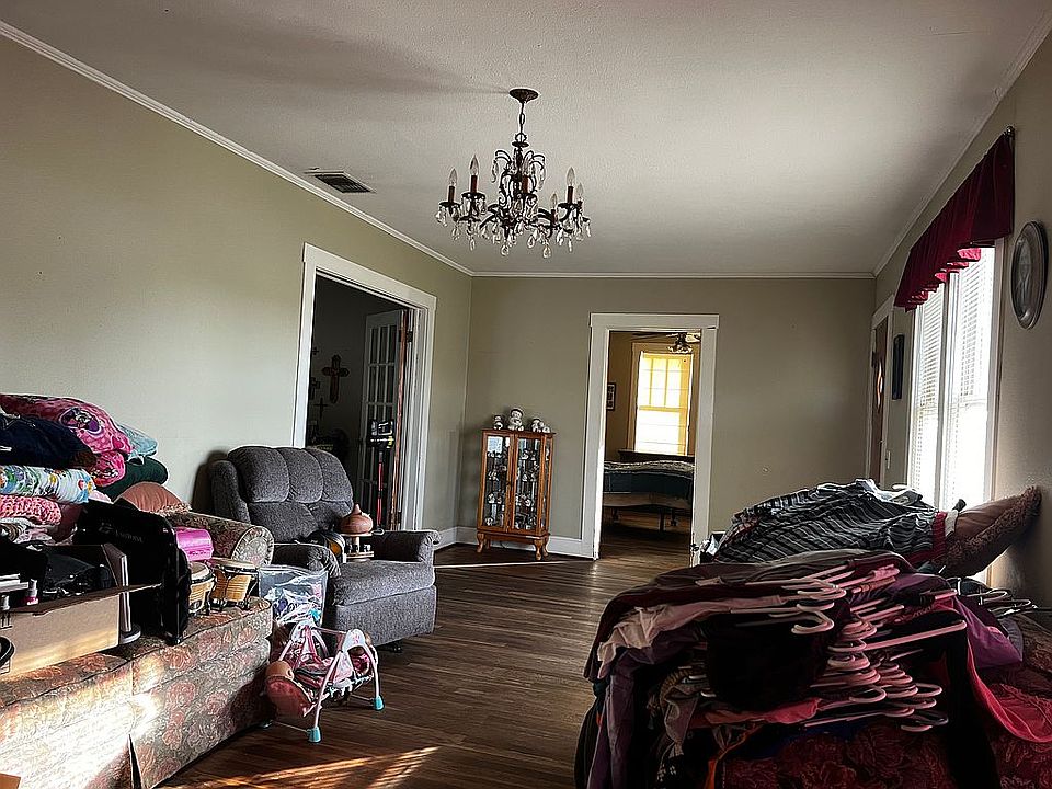 1st image of 1001 S Texas St