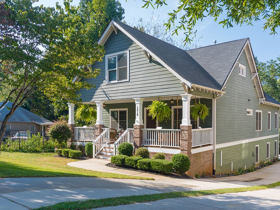 Great front lawn!