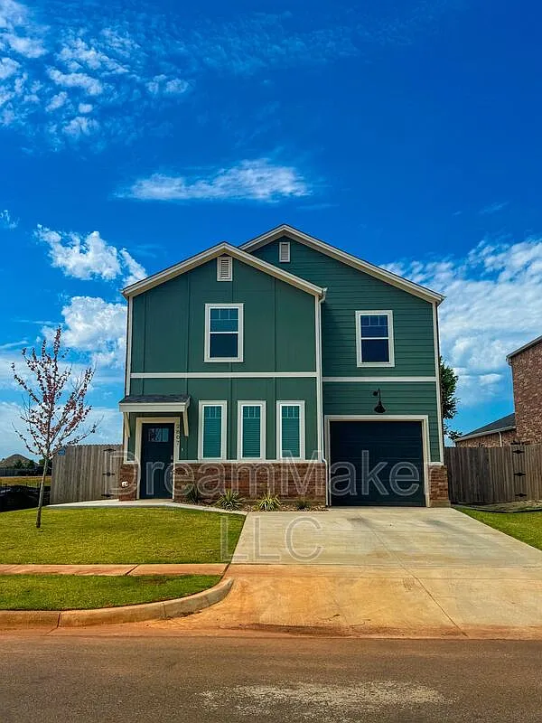 4 bed, 2.5 bath, 2227 sqft, $2,295 — Photo 1