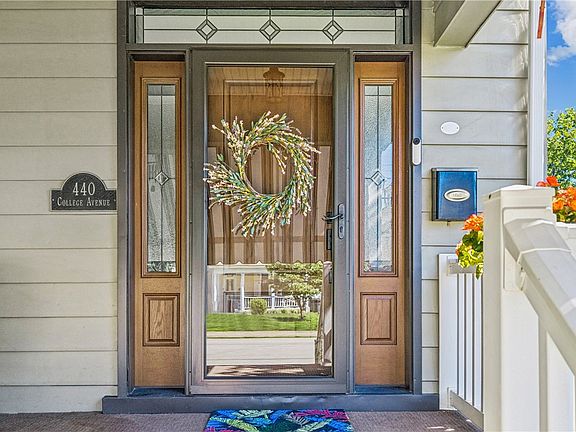 4th image of 440 College Ave