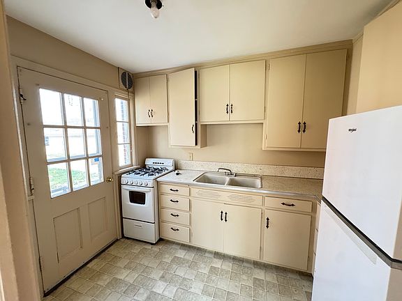 4th image of 756 W 11th St #B