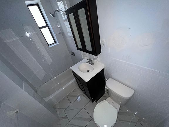 5th image of 2802 Kennedy Blvd #422E