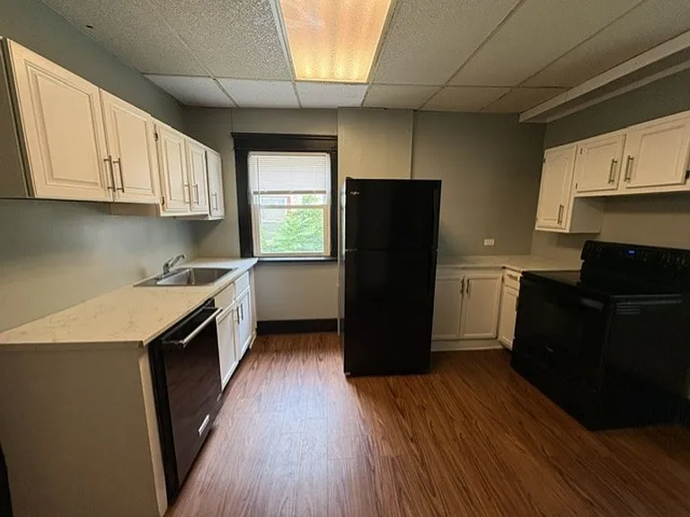 325 Para Ave — Photo 11