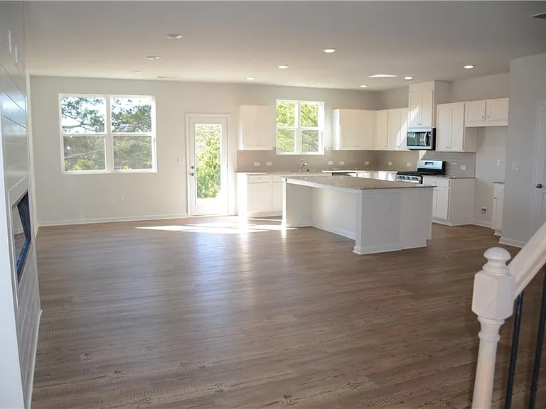 1121 Point Place Dr — Photo 4