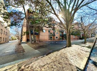 930 Washington St APT 1B, Evanston, IL 60202