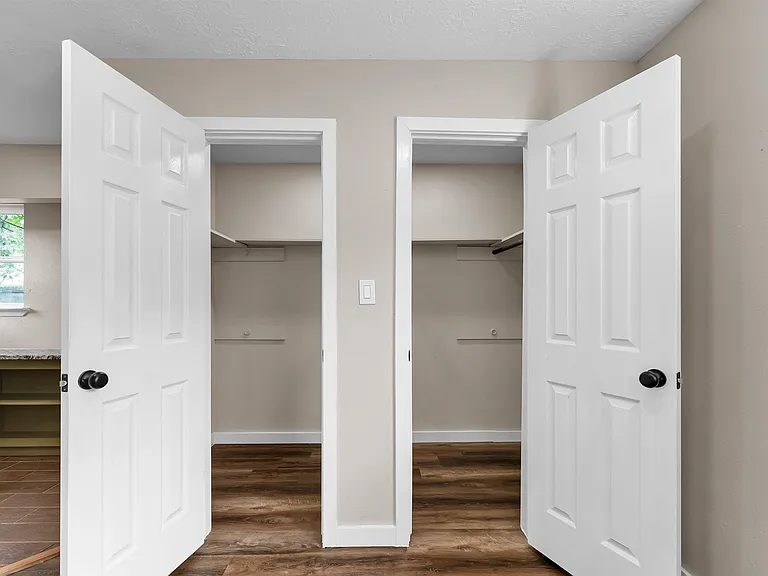 6211 Coachgate Dr — Photo 40