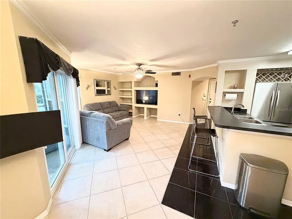 8516 Island Breeze Ln — Photo 4