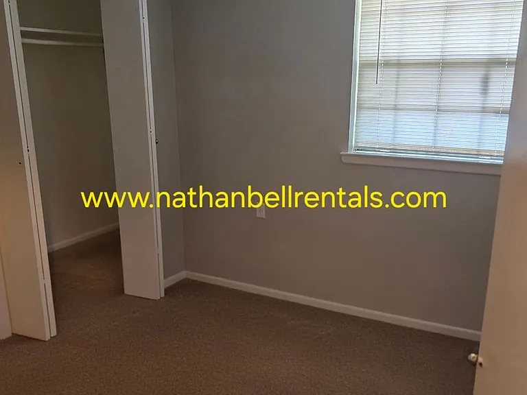 1075 22nd St NE — Photo 5