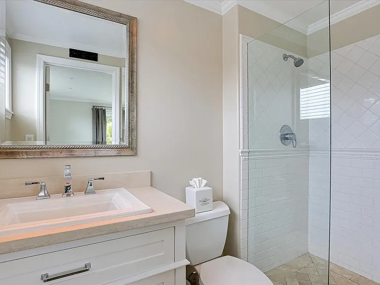 2415 Calle Galicia — Photo 17