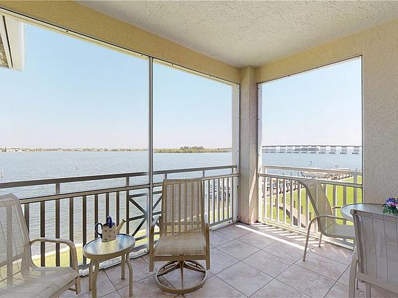 3rd image of 1910 Tarpon Ln APT 303