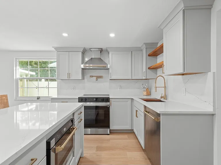 6960 Poinsetta Ave — Photo 7