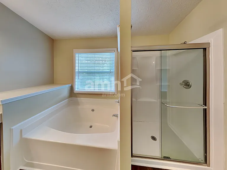 616 Laurel Bnd — Photo 13