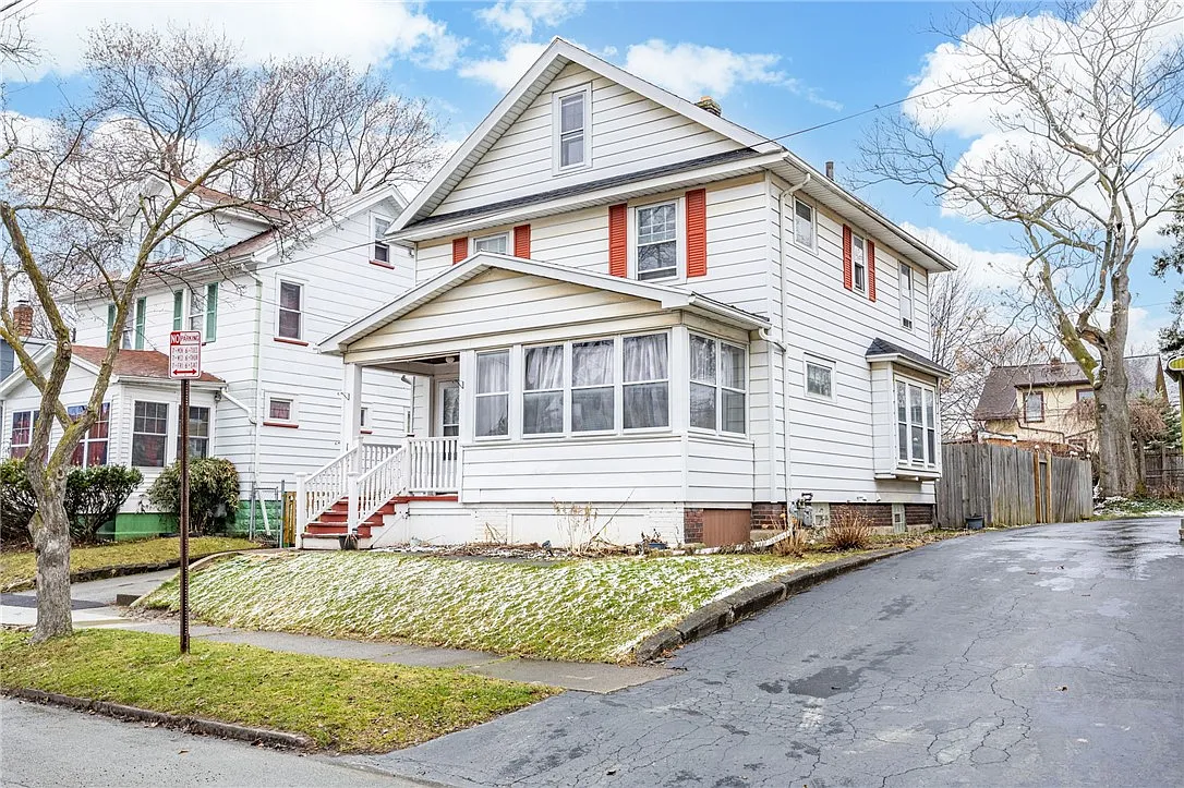 187 Nichols St photo 1