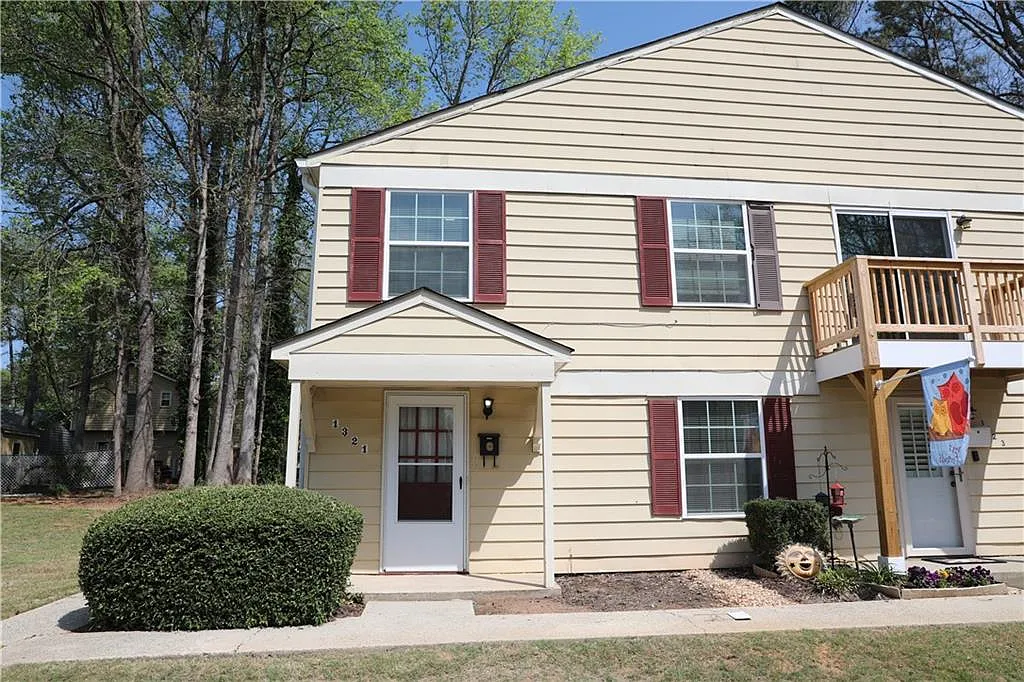 2 bed, 1.0 bath, 882 sqft, $1,800 — Photo 1