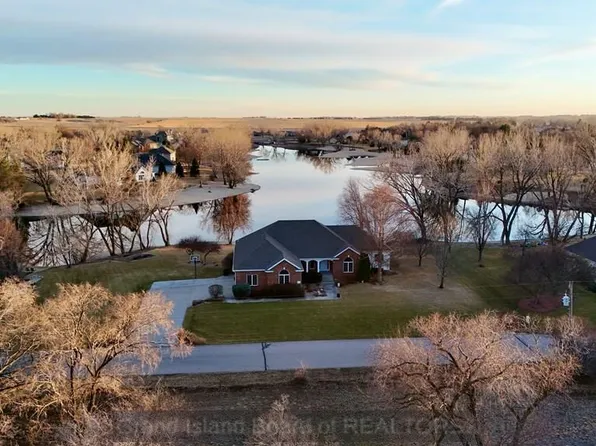 311 Island Dr, Doniphan, NE 68832