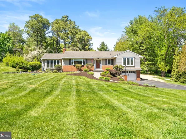 6 State Park Dr, Titusville, NJ 08560