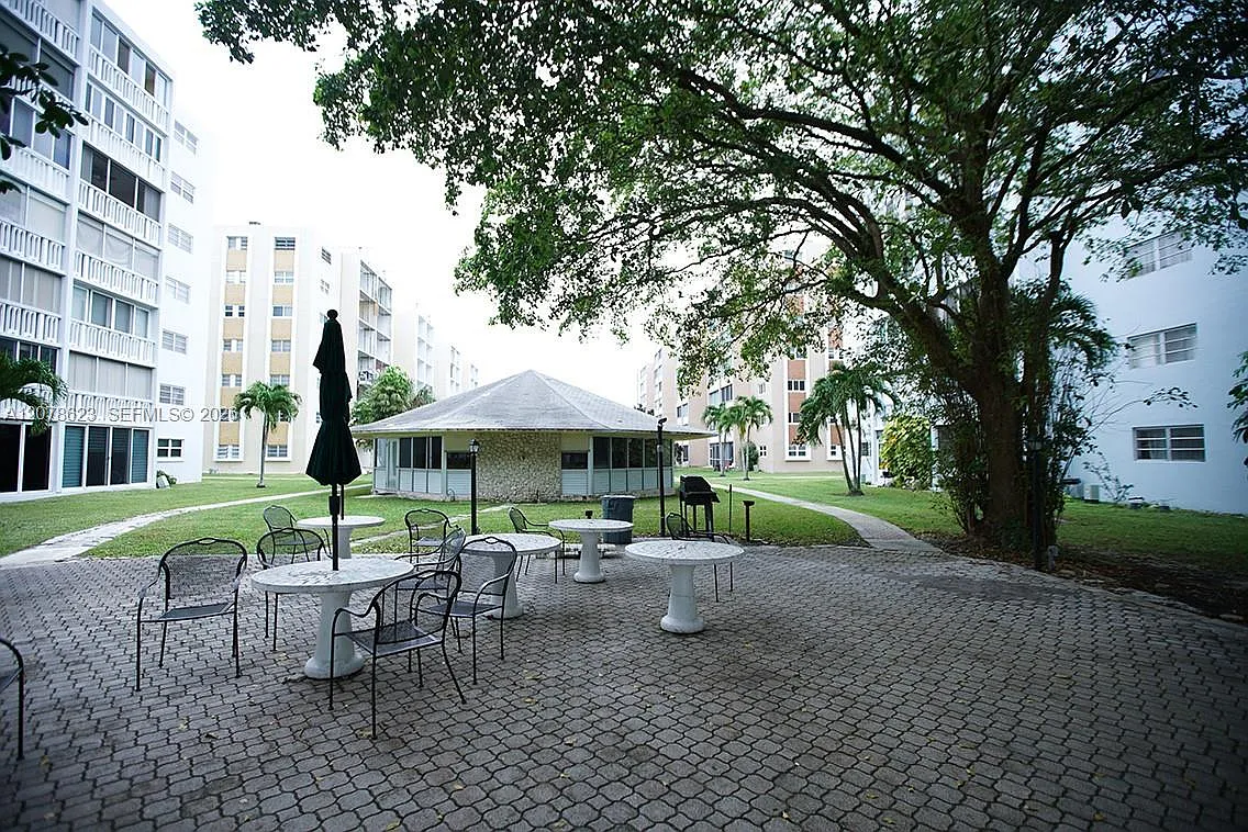 Meadowbrook Towers Condo — Photo 4
