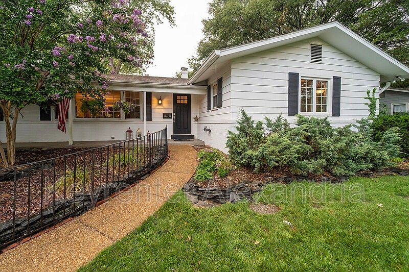 1st image of 8400 Ashwood Dr