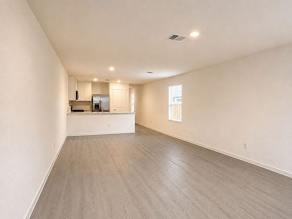 5th image of 1520 Sunset Ridge Dr