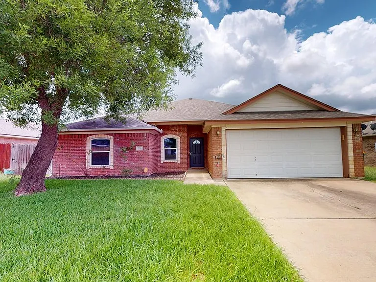 106 Cedar Ridge Dr — Photo 1