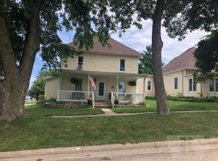 301 S 4th Ave, Dedham, IA 51440