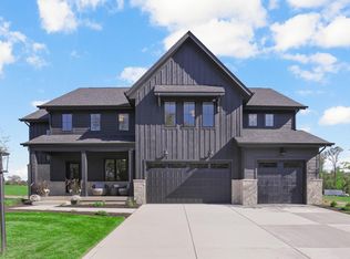 2806 Old Oak Dr, Valparaiso, IN
