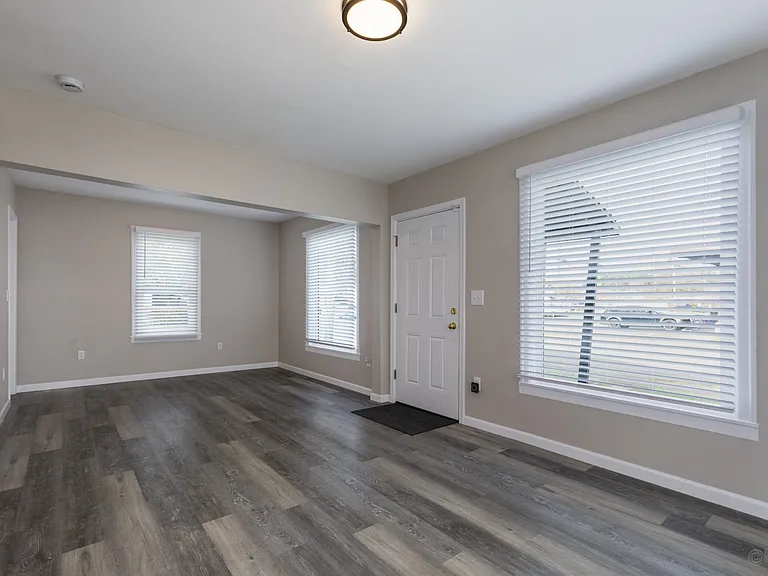 33450 SW Hall St — Photo 2