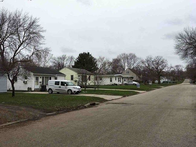2nd image of 1840 Locke Ave